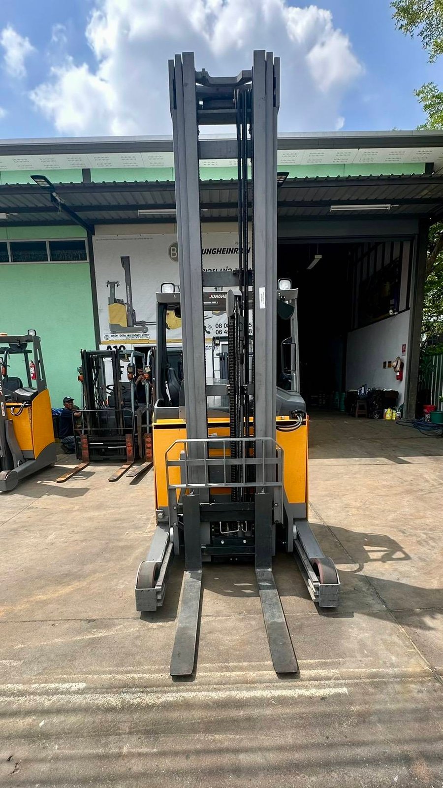 202 รถไฟฟ้านั่งขับข้าง Jungheinrich ETV114n GE115-842DZ