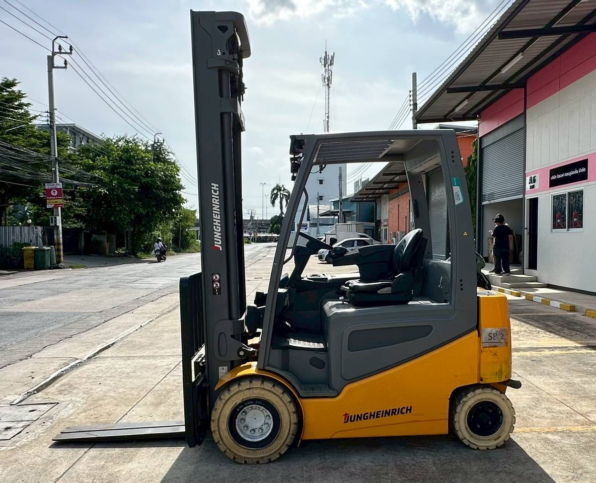 164 รถไฟฟ้านั่งขับ Jungheinrich EFG425k