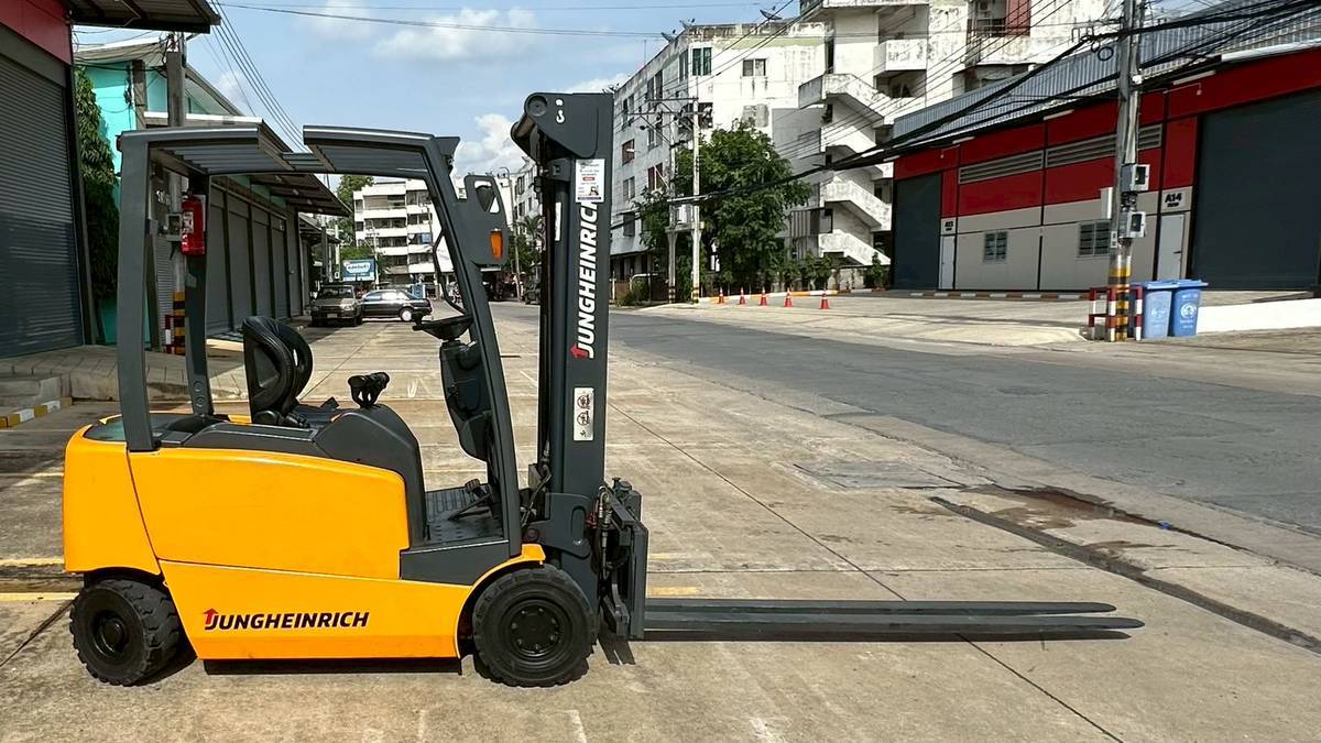 206 รถไฟฟ้านั่งขับ Jungheinrich EFG316nG+E115-480DZ