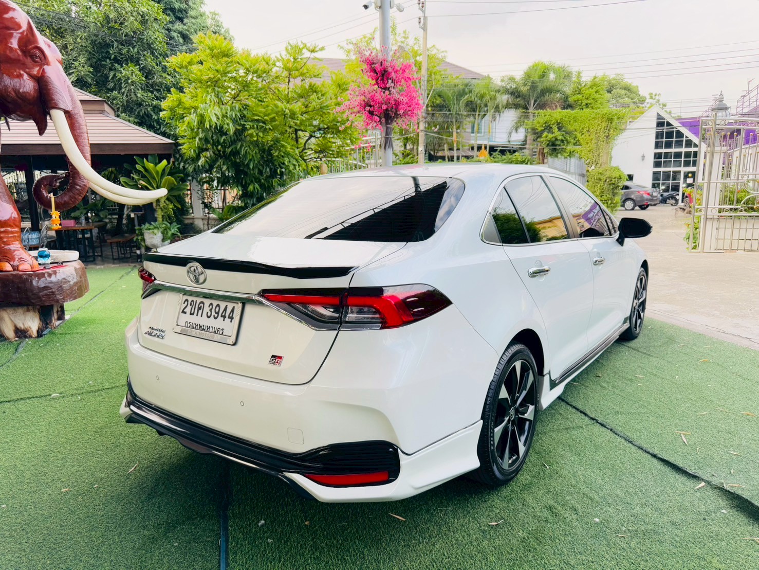 TOYOTA ALTIS 1.8 GR SPORT ปี 2021 ติดแก็ส LPG ชุดแต่งรอบคัน TOYOTA ALTIS 1.8 GR SPORT ปี 2021 ติดแก็ส LPG ชุดแต่งรอบคัน