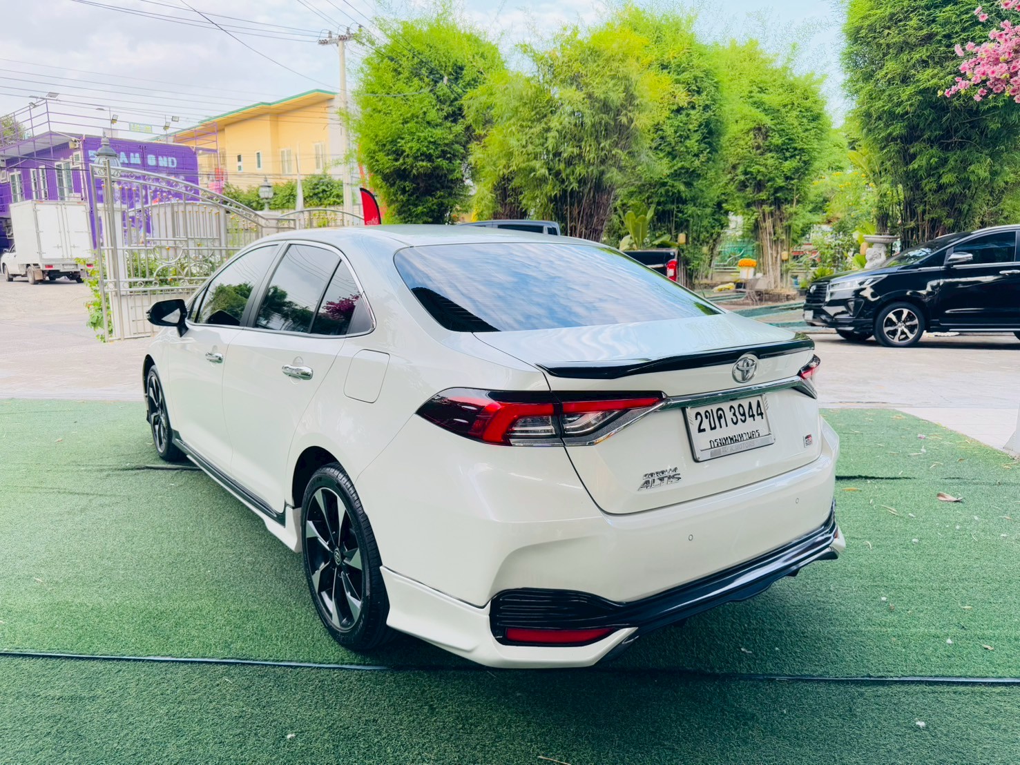 TOYOTA ALTIS 1.8 GR SPORT ปี 2021 ติดแก็ส LPG ชุดแต่งรอบคัน