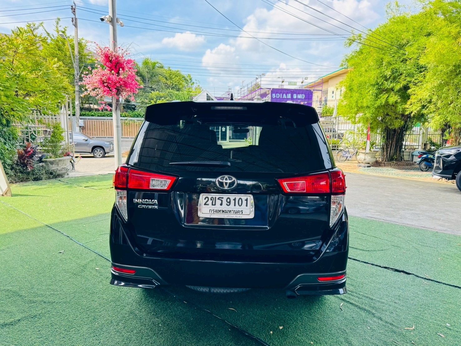 ฟรีดาวน์ ออกรถ 0 บาท #TOYOTA INNOVA CRYSTA 2.8 Premium ปี 2022