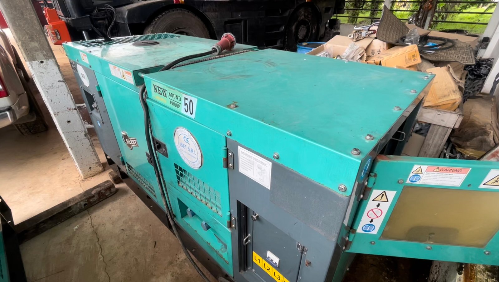 เครื่องปั่นไฟ ASHITA
รุ่น ZH4,100 ZDเครื่องดีเซล 100
41.2 KVA
380 กิโล
1,500 รอบ
