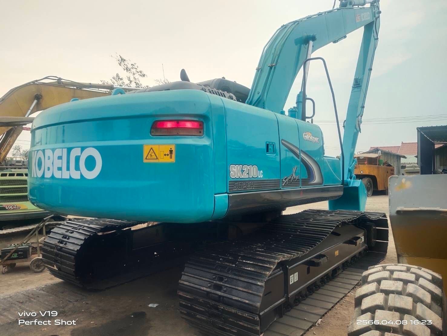 KOBELCO YQ11 210LC แท้ 
ทำงาน12000 ซม บูมยาว16เมตร