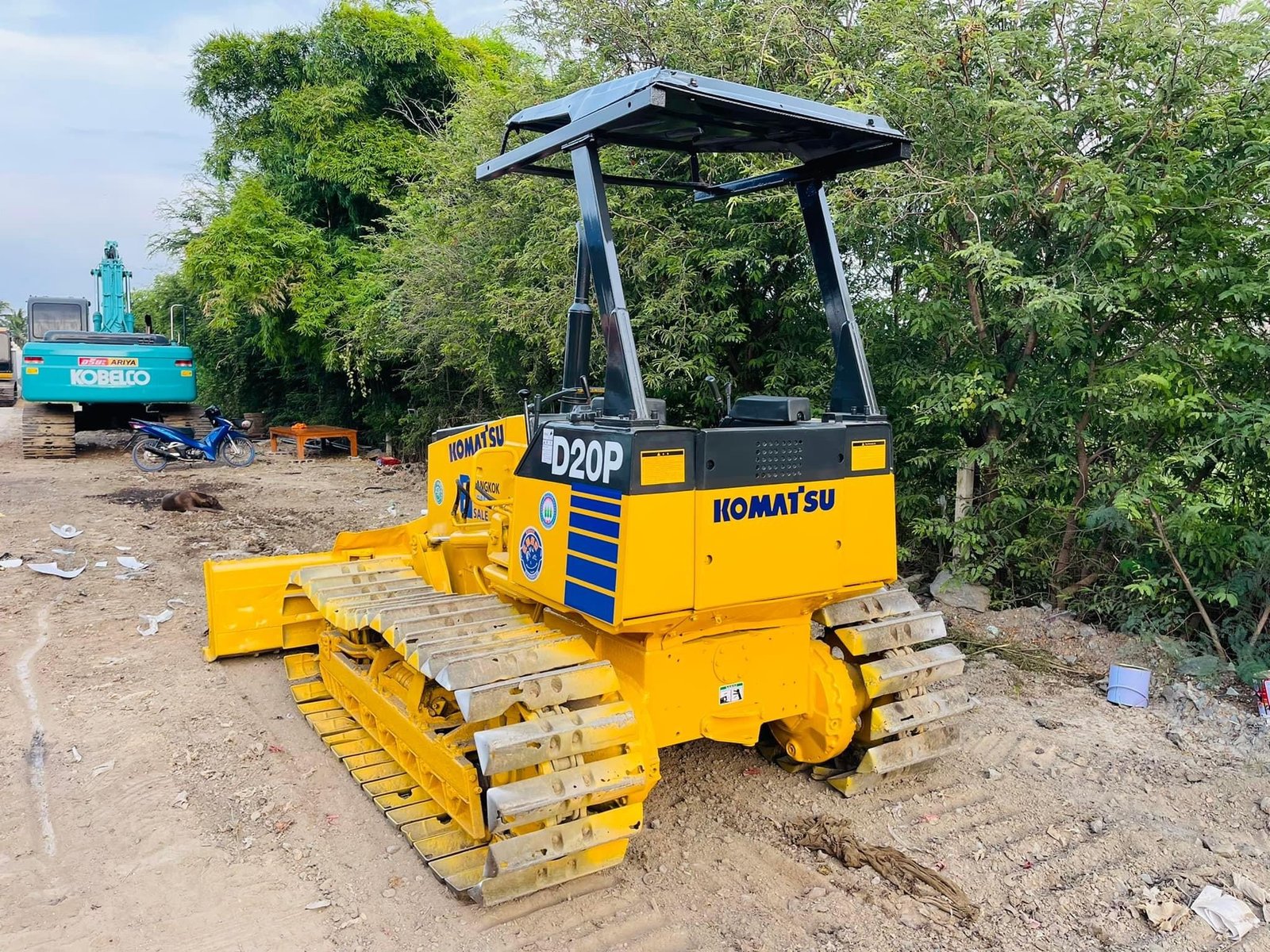 รถแทรกเตอร์ D20D-7 ใบมีดสไลล 6ทิศทาง รถแทรกเตอร์ D20D-7 ใบมีดสไลล 6ทิศทาง