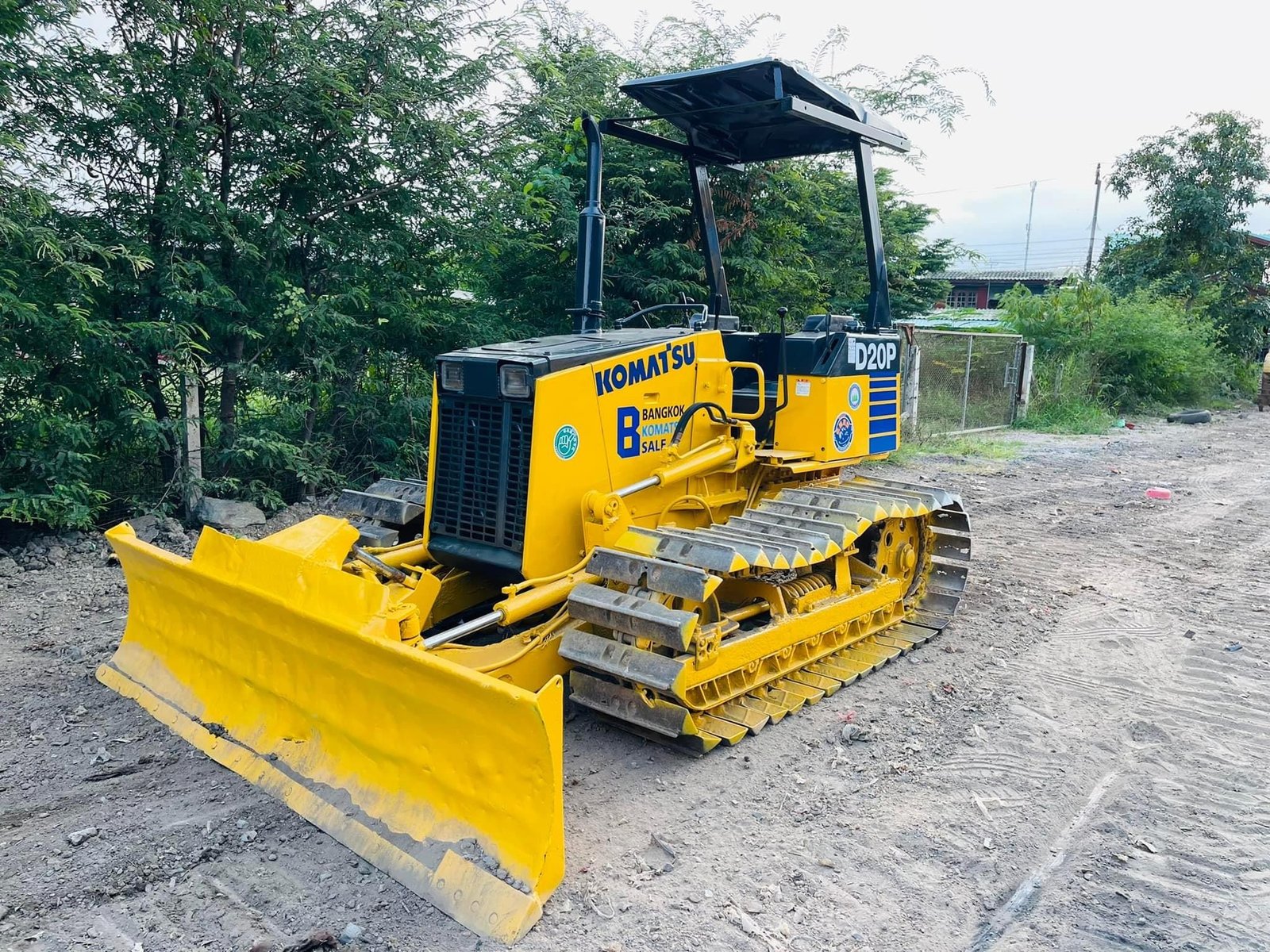รถแทรกเตอร์ D20D-7 ใบมีดสไลล 6ทิศทาง รถแทรกเตอร์ D20D-7 ใบมีดสไลล 6ทิศทาง
