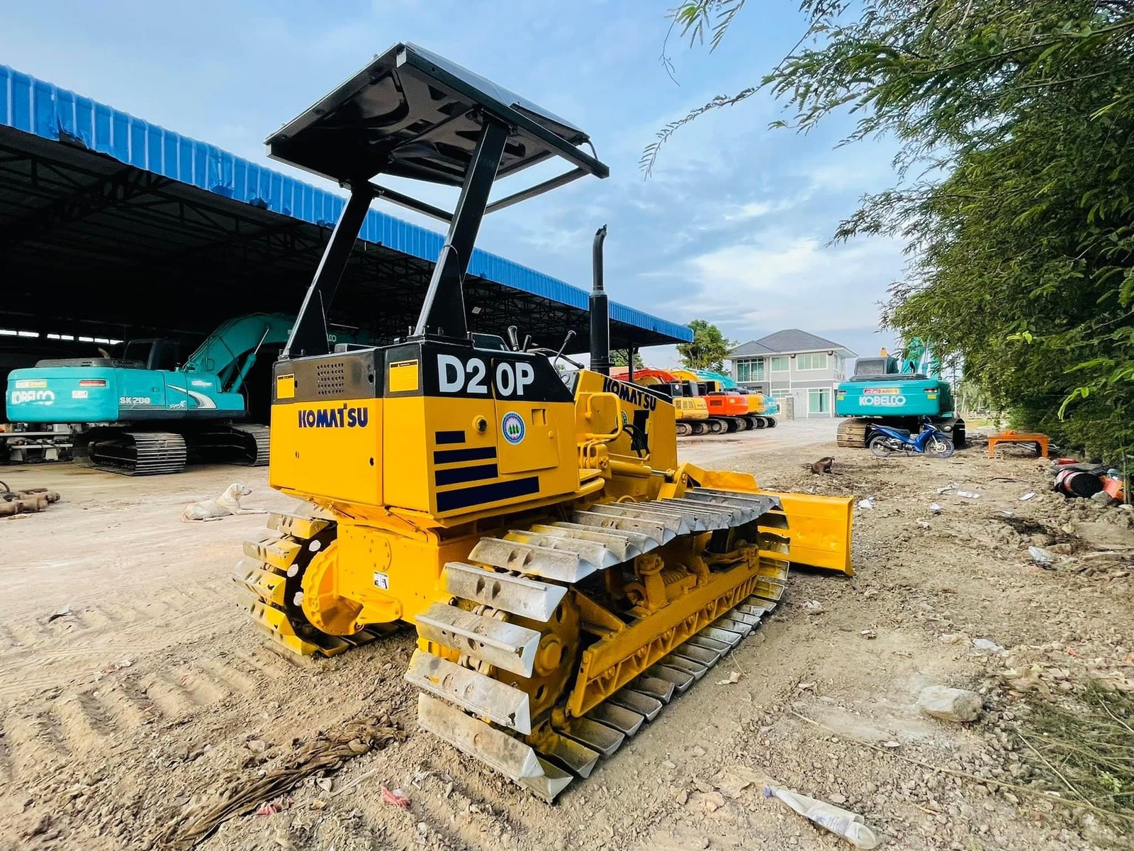 รถแทรกเตอร์ D20D-7 ใบมีดสไลล 6ทิศทาง รถแทรกเตอร์ D20D-7 ใบมีดสไลล 6ทิศทาง