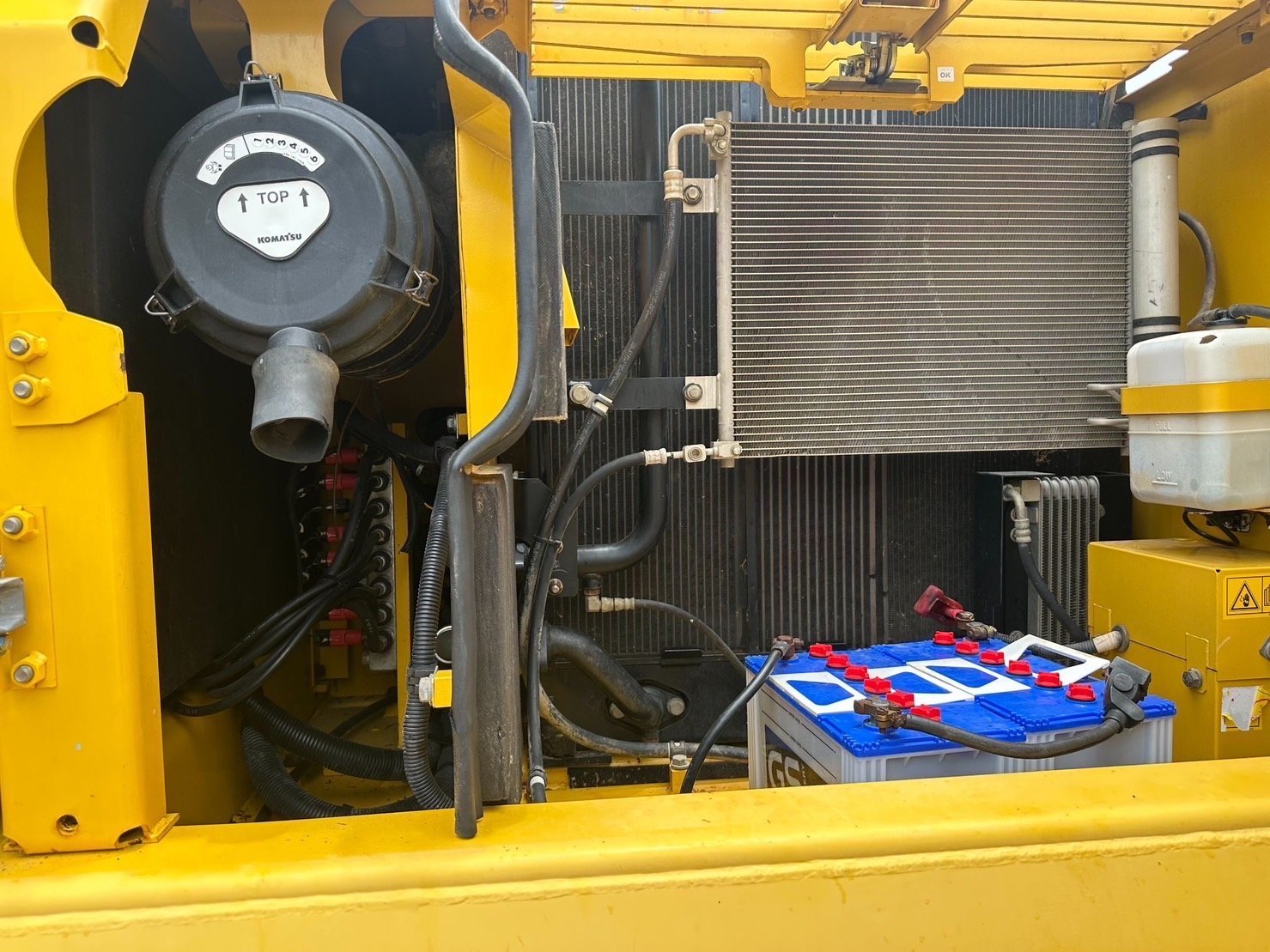 แบคโฮ
KOMATSU PC160-8 
ทำงาน 5600