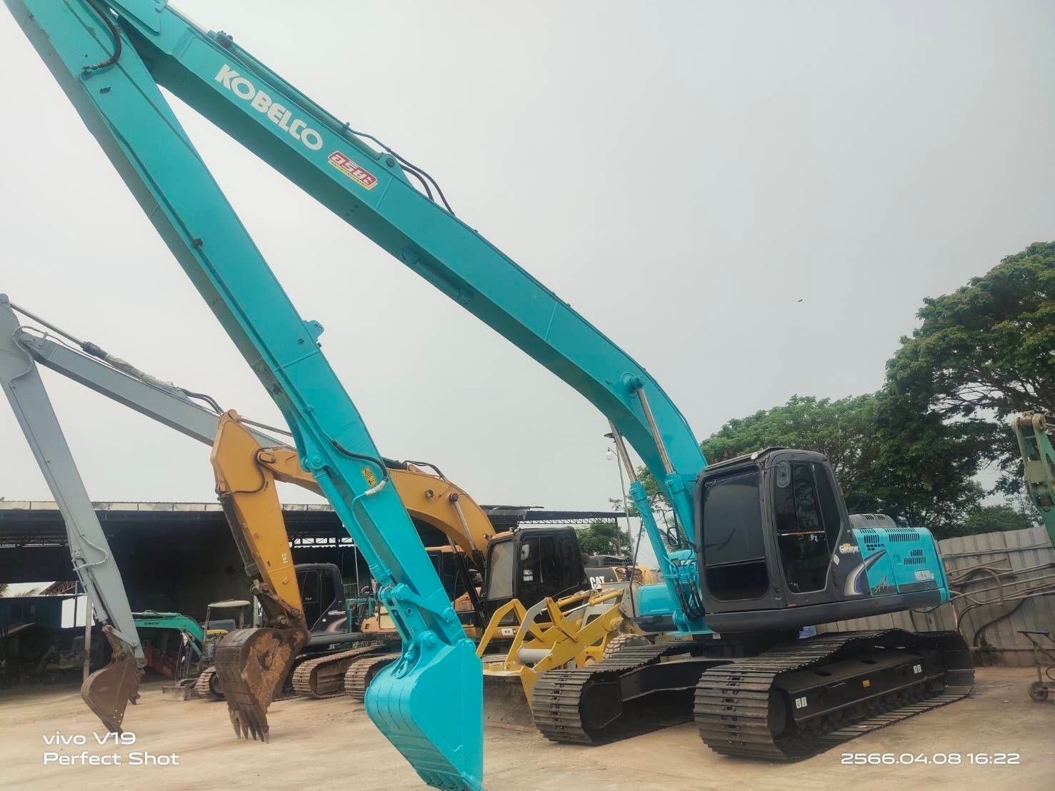 KOBELCO YQ11 210LC แท้ 
ทำงาน12000 ซม บูมยาว16เมตร