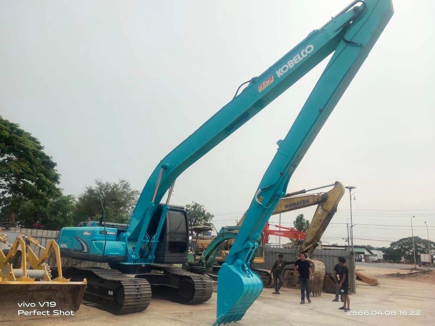 KOBELCO YQ11 210LC แท้ 
ทำงาน12000 ซม บูมยาว16เมตร