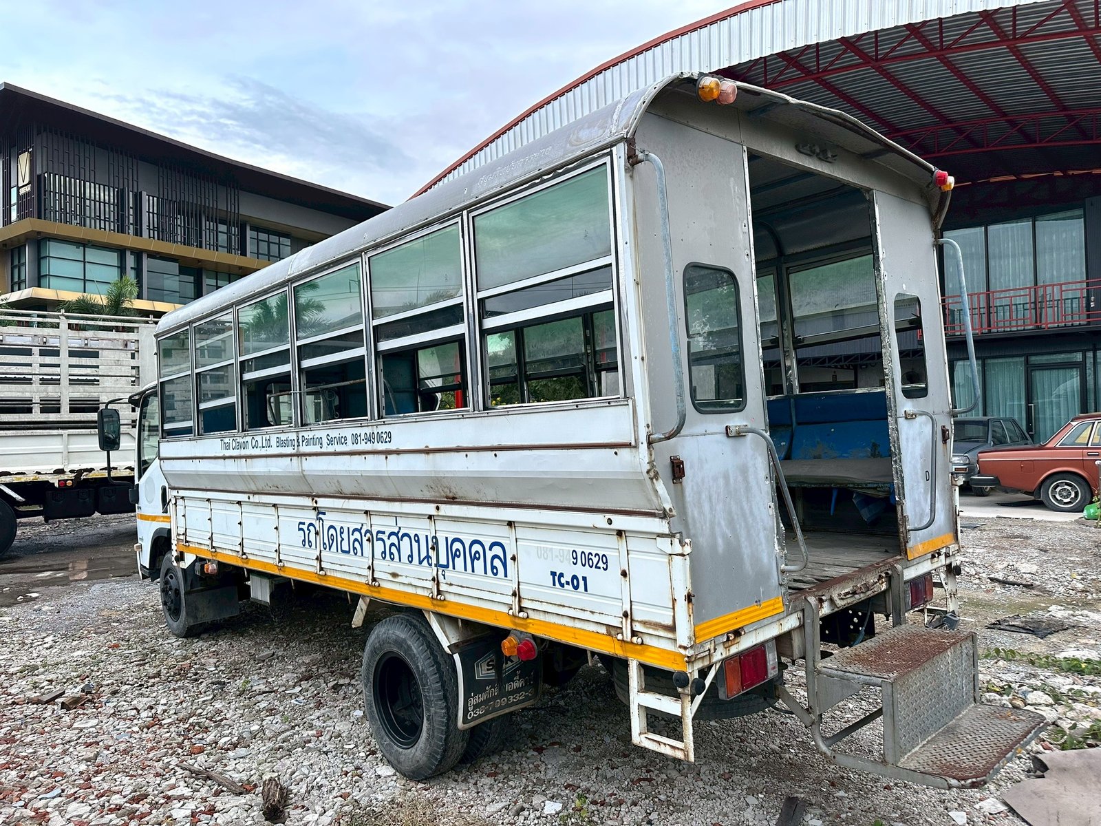 ISUZU NPR 150 ปี54 ยาว5เมตร กระบะรถโดยสาร ISUZU NPR 150 ปี54 ยาว5เมตร กระบะรถโดยสาร