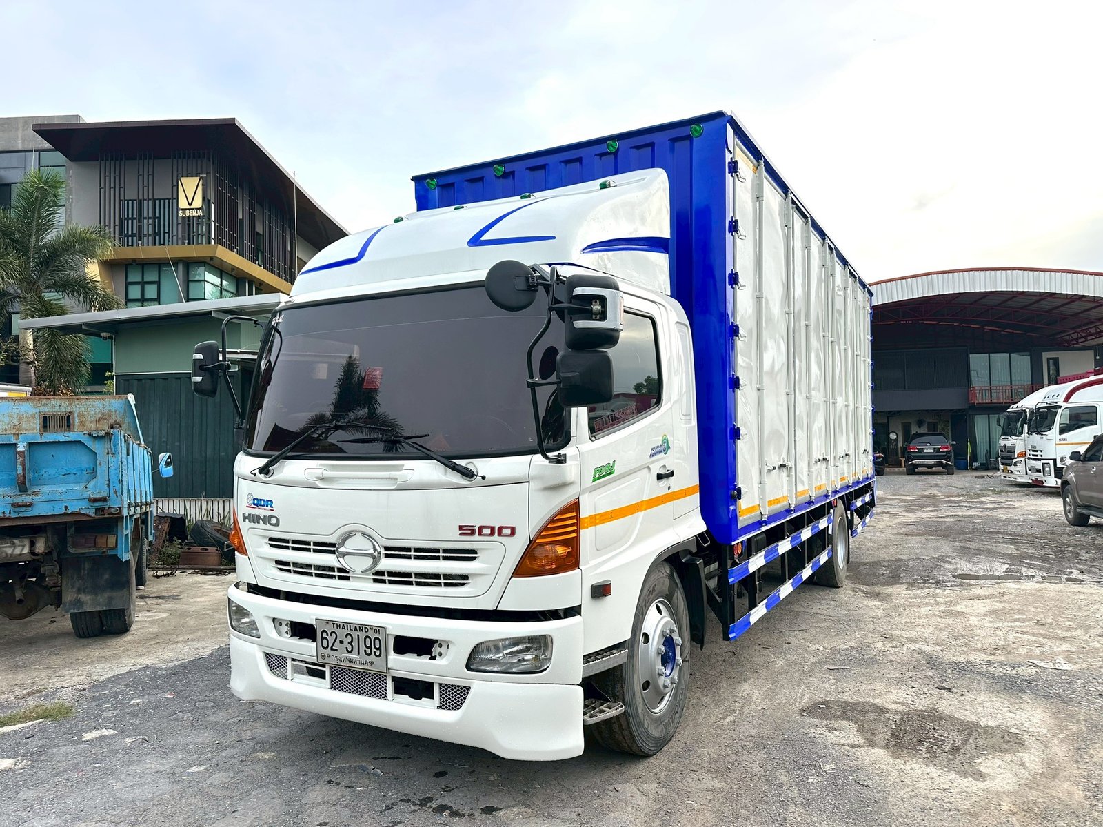 HINO FG8J ปี56 ตู้10บานยาว 7.50