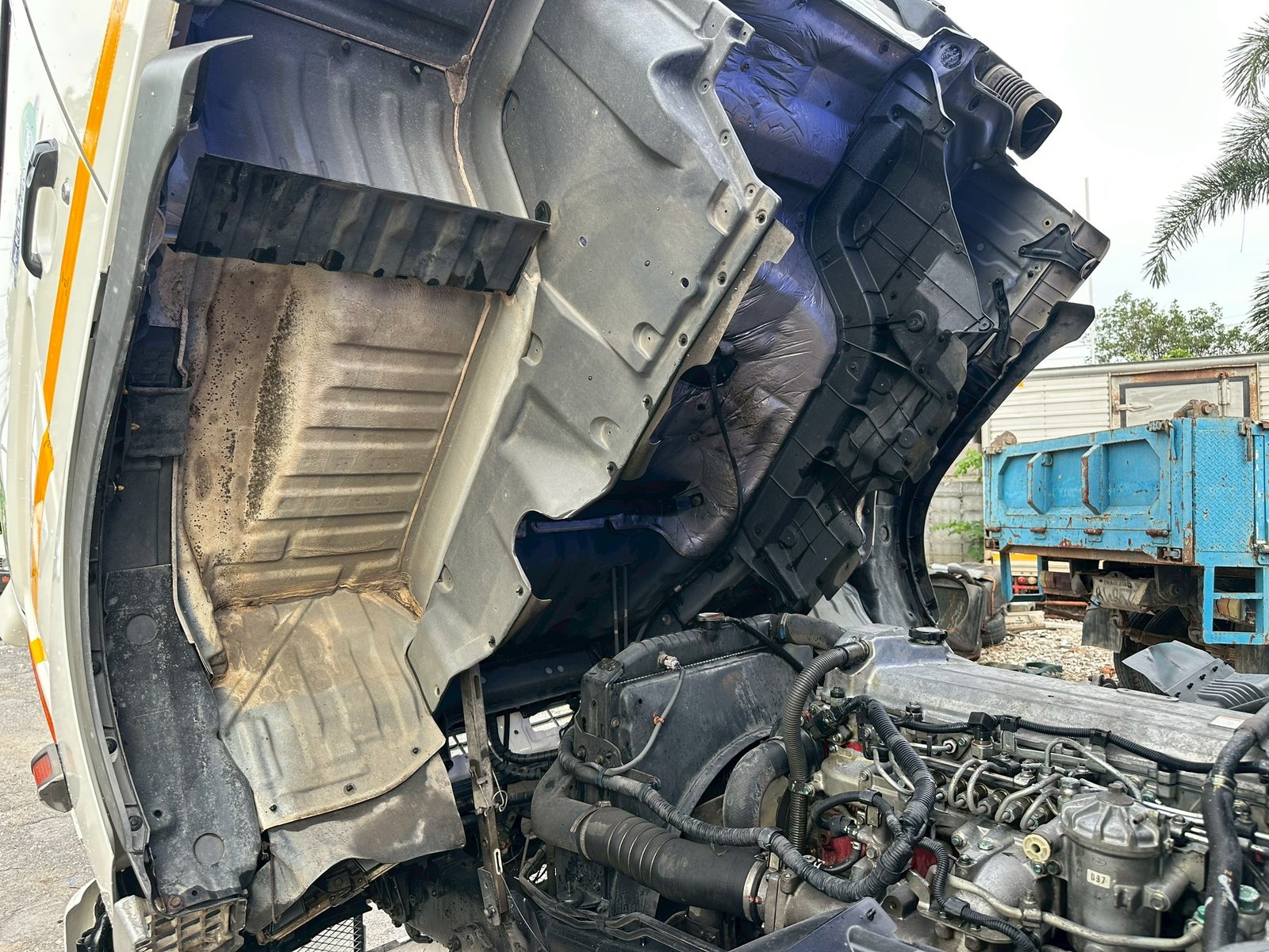 HINO FG8J ปี56 ตู้10บานยาว 7.50 HINO FG8J ปี56 ตู้10บานยาว 7.50