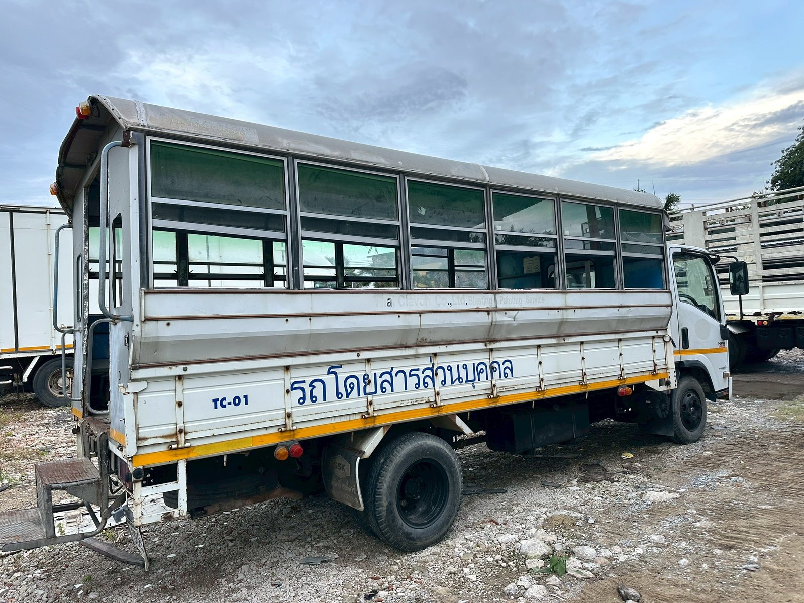 ISUZU NPR 150 ปี54 ยาว5เมตร กระบะรถโดยสาร ISUZU NPR 150 ปี54 ยาว5เมตร กระบะรถโดยสาร
