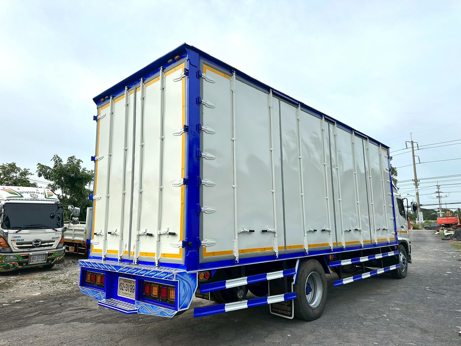 HINO FG8J ปี56 ตู้10บานยาว 7.50 HINO FG8J ปี56 ตู้10บานยาว 7.50
