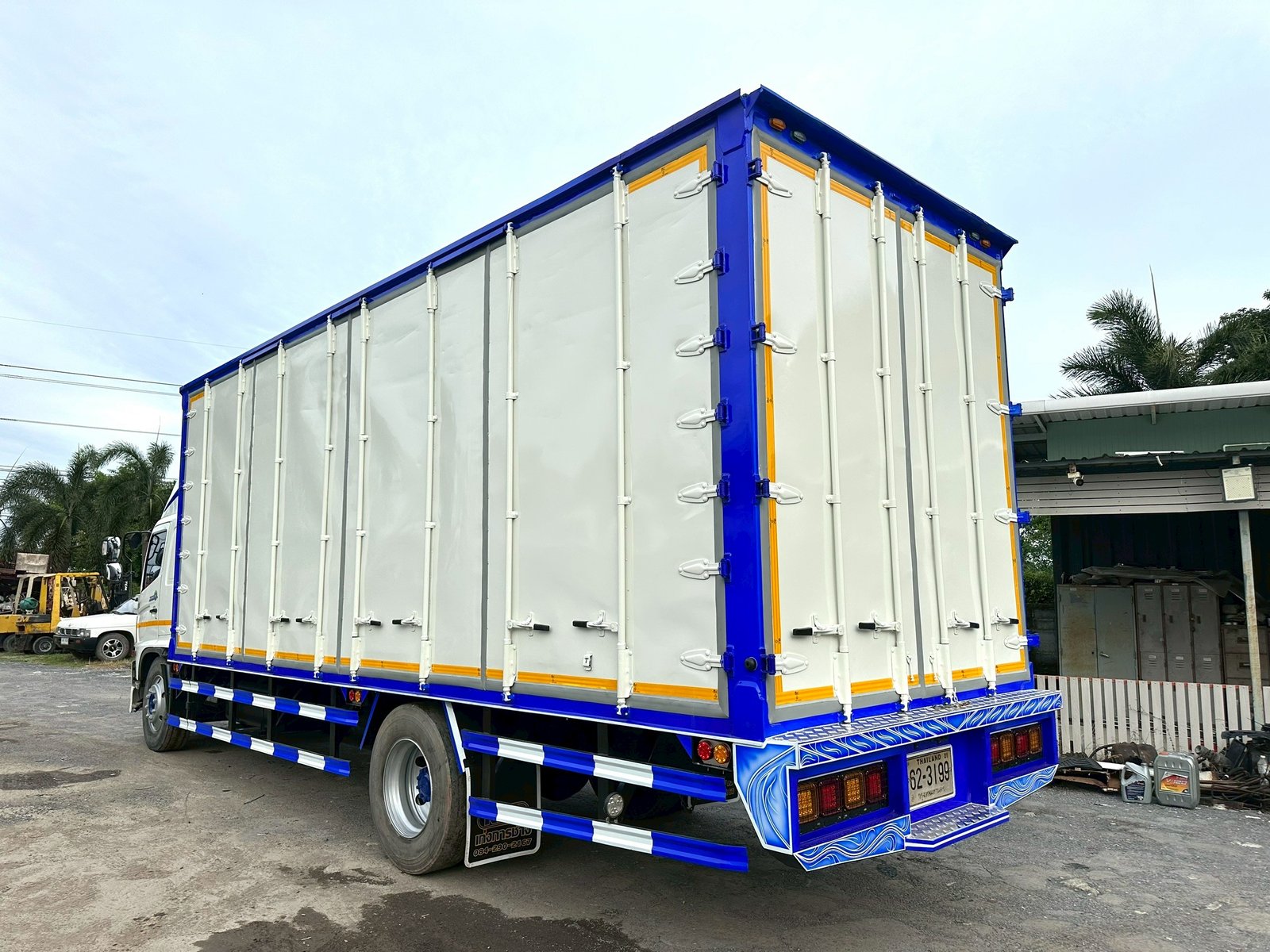 HINO FG8J ปี56 ตู้10บานยาว 7.50 HINO FG8J ปี56 ตู้10บานยาว 7.50