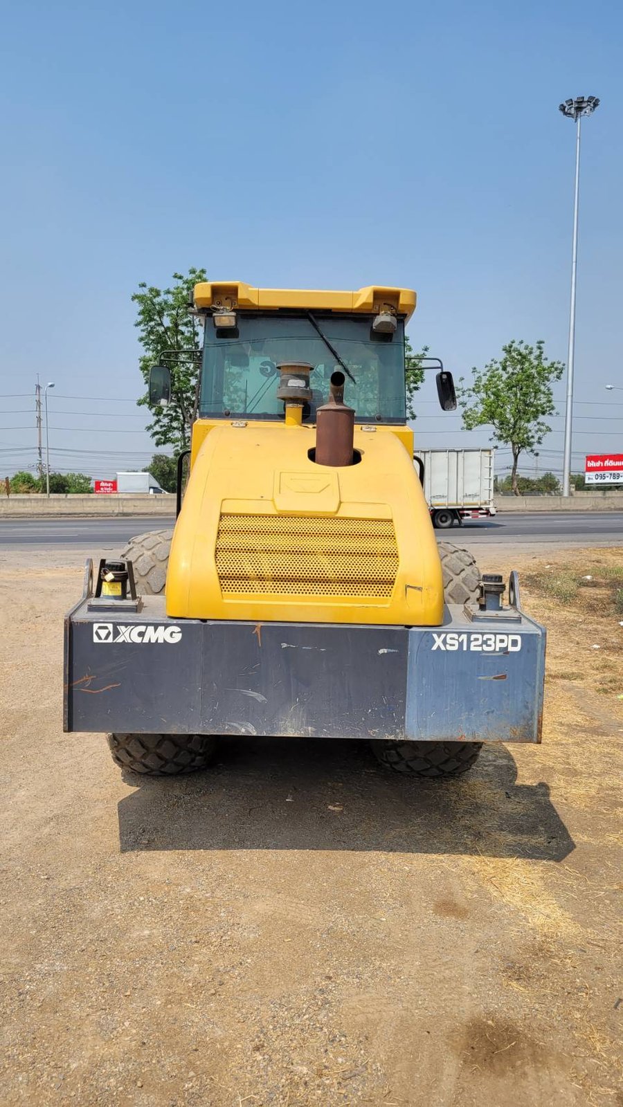 XCMG XS123PD รถบดล้อเรียบ หัวเก๋งตู้แอร์ XCMG XS123PD รถบดล้อเรียบ หัวเก๋งตู้แอร์