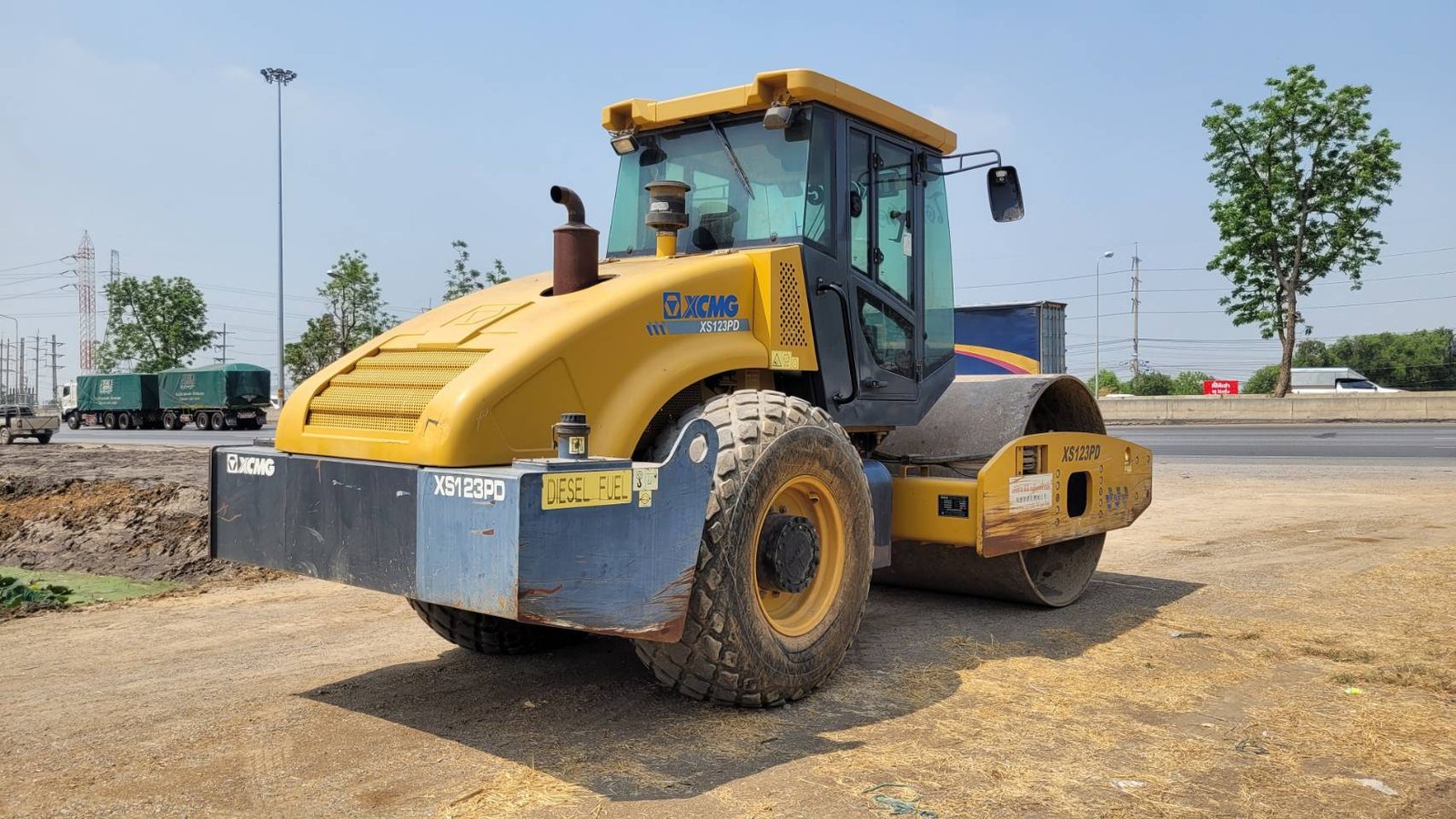 XCMG XS123PD รถบดล้อเรียบ หัวเก๋งตู้แอร์ XCMG XS123PD รถบดล้อเรียบ หัวเก๋งตู้แอร์