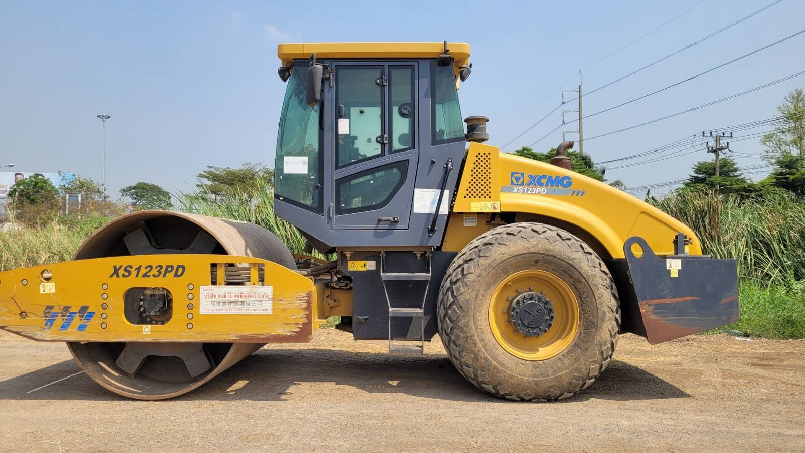 XCMG XS123PD รถบดล้อเรียบ หัวเก๋งตู้แอร์ XCMG XS123PD รถบดล้อเรียบ หัวเก๋งตู้แอร์