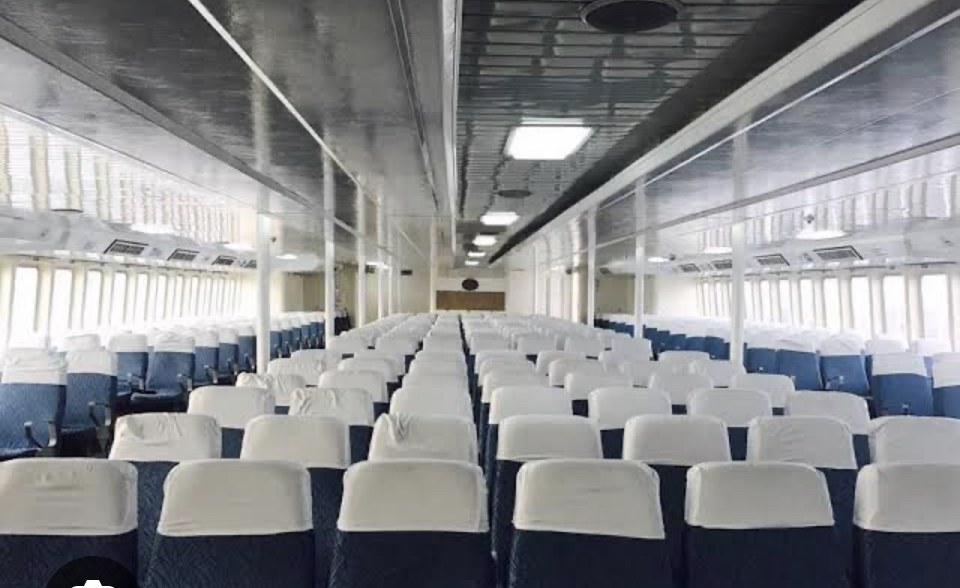 FAST CATAMARAN 354 PASSENGERS- 127 FEET- WATERJET