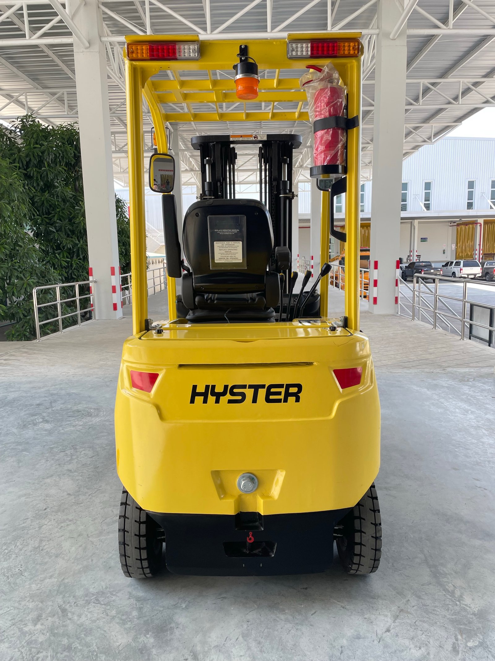 รถโฟล์คลิฟท์ HYSTER  J1.5UT  ปี 2021 สภาพใหม่พร้อมใช้งานขายพร้อมอุปกรณ์เสริม  ติดต่อสอบถามข้อมูลเพิ่มเติมและขอนัดเข้าดูรถโฟล์คลิฟท์ คุณเบญ 086-5117802 , คุณปิ๋ม 091-7314840
