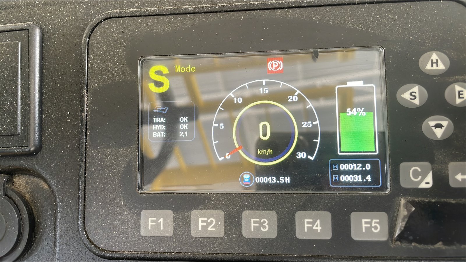 รถโฟล์คลิฟท์ HYSTER  J1.5UT  ปี 2021 สภาพใหม่พร้อมใช้งานขายพร้อมอุปกรณ์เสริม  ติดต่อสอบถามข้อมูลเพิ่มเติมและขอนัดเข้าดูรถโฟล์คลิฟท์ คุณเบญ 086-5117802 , คุณปิ๋ม 091-7314840