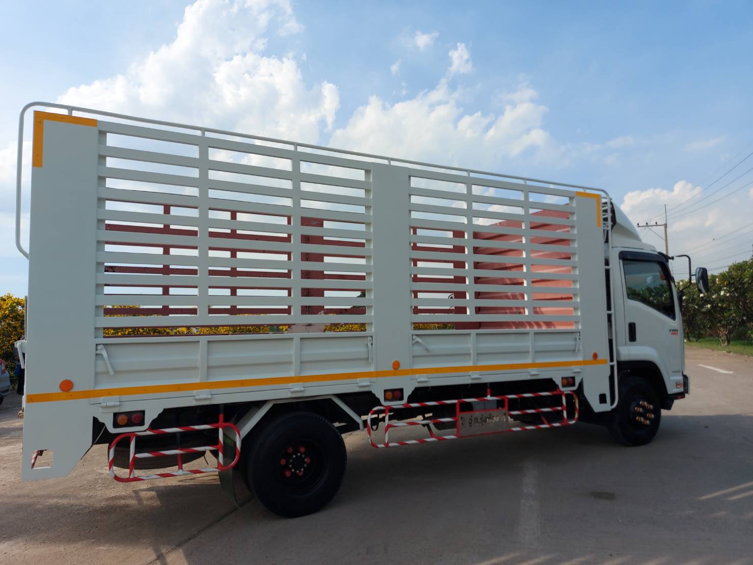 ISUZU FRR 190 ปี 2018 สวยๆพร้อมรับงาน warranty ครบๆ ISUZU FRR 190 ปี 2018 สวยๆพร้อมรับงาน warranty ครบๆ