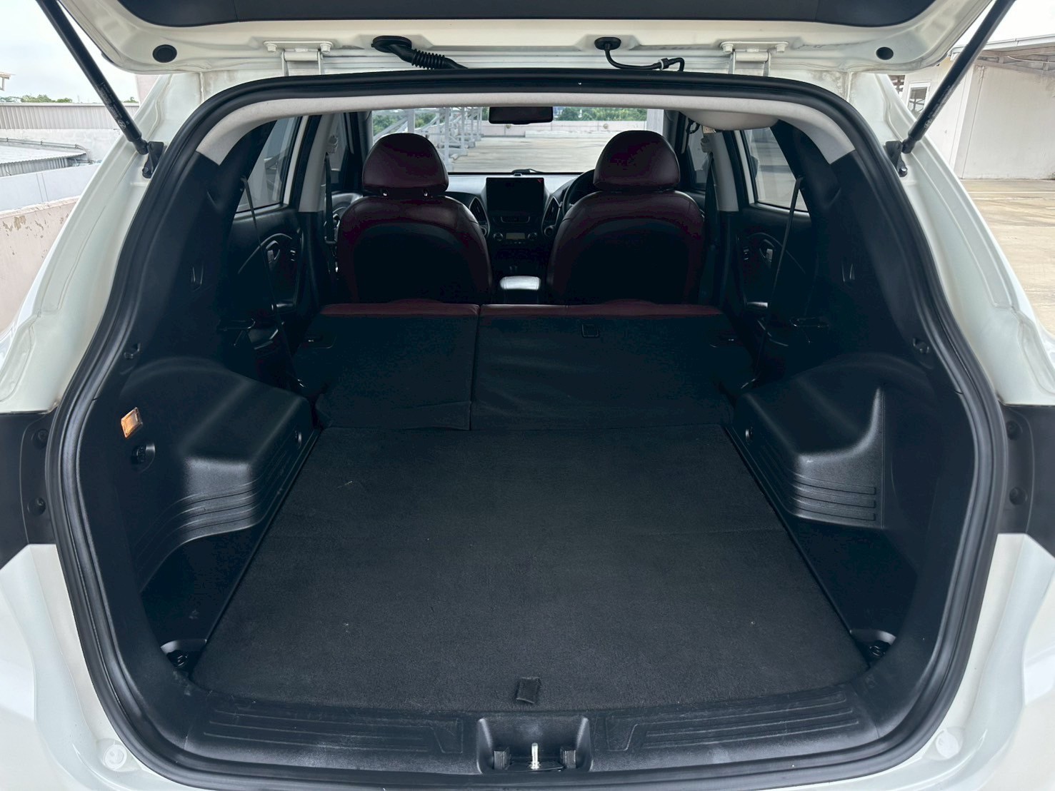 HYUNDAI TUCSON 4WD (IX35)2.0L 6AT Panaromic Glass Roof