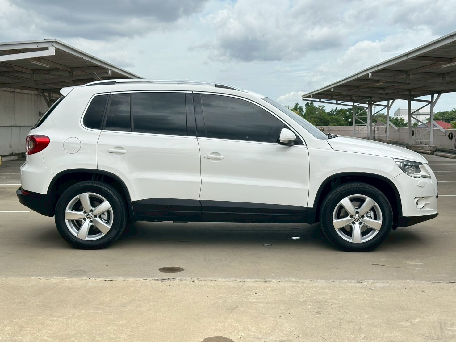 Volkswagen Tiguan TDi 4Motion 2.0L Diesel Turbo Panaromic Glass Roof Volkswagen Tiguan TDi 4Motion 2.0L Diesel Turbo Panaromic Glass Roof