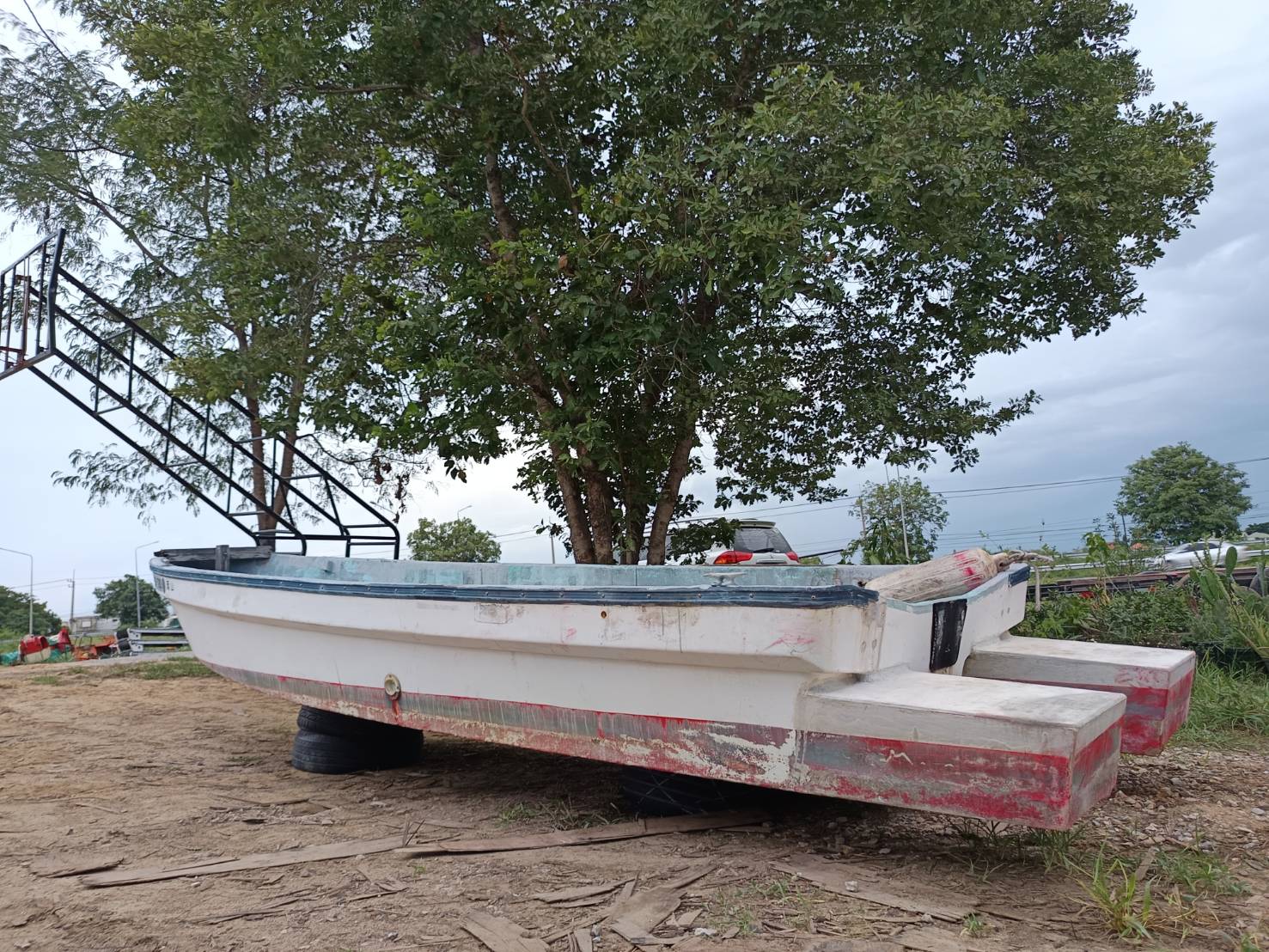 เรือประมงญี่ปุ่น YAMAHA W17 ไฟเบอร์เดิม แข็ง ทรงสวย  ยาว 5.30เมตร สูง 50เซนติเมตร กว้าง 1.53เมตร  รา