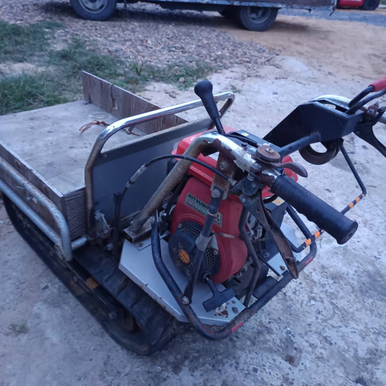 รถบรรทุกตีนตะขาบ MITSUBISHI รุ่นใหม่ กระบะยกดัมพ์ได้ นน.บรรทุก 250kg. ใช้ในสวน ในไร่ ในงานก่อสร้าง บ