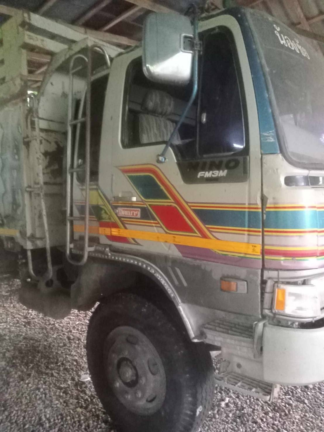 HINO 10 ล้อดั๊มพ์ 240 แรงม้า ปี 2547 HINO 10 ล้อดั๊มพ์ 240 แรงม้า ปี 2547