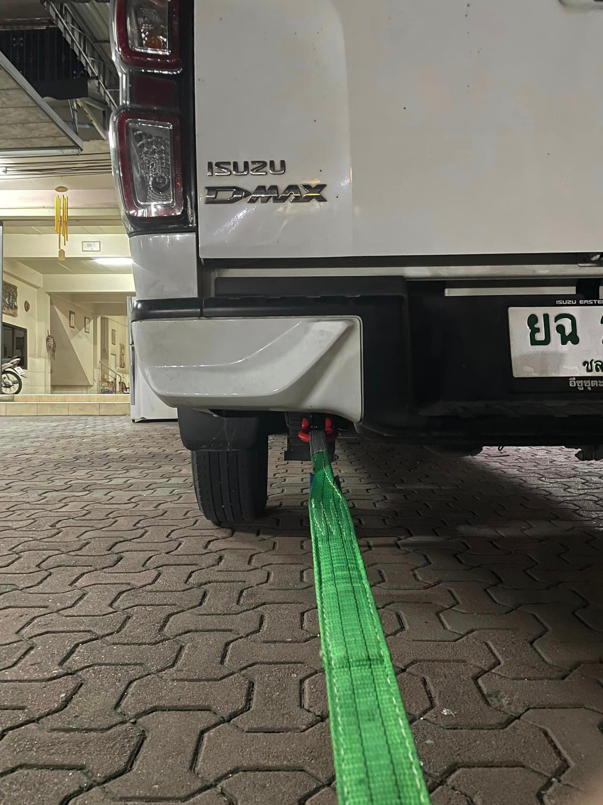 หูลาก หรือขอลากรถกระบะ Isuzu รุ่น D-max (รับประกัน 5 ปี) หูลาก หรือขอลากรถกระบะ Isuzu รุ่น D-max (รับประกัน 5 ปี)