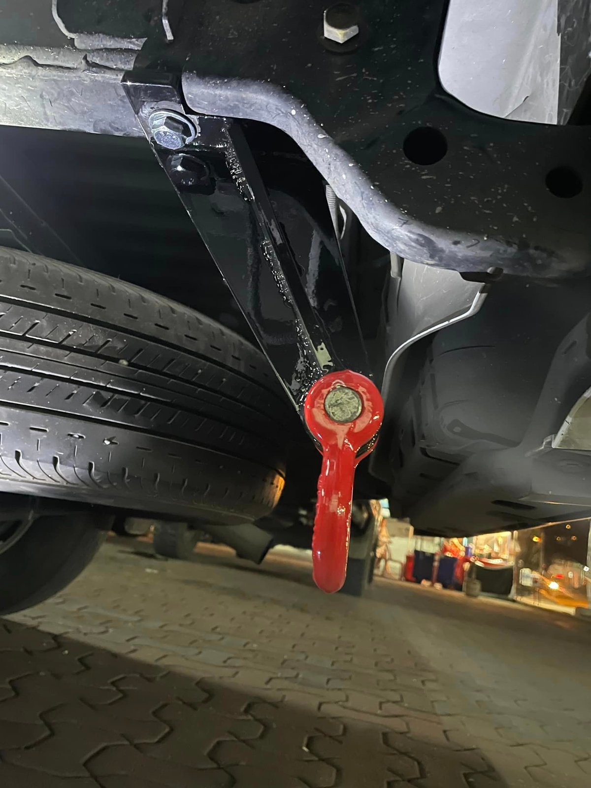 หูลาก หรือขอลากรถกระบะ Isuzu รุ่น D-max (รับประกัน 5 ปี) หูลาก หรือขอลากรถกระบะ Isuzu รุ่น D-max (รับประกัน 5 ปี)