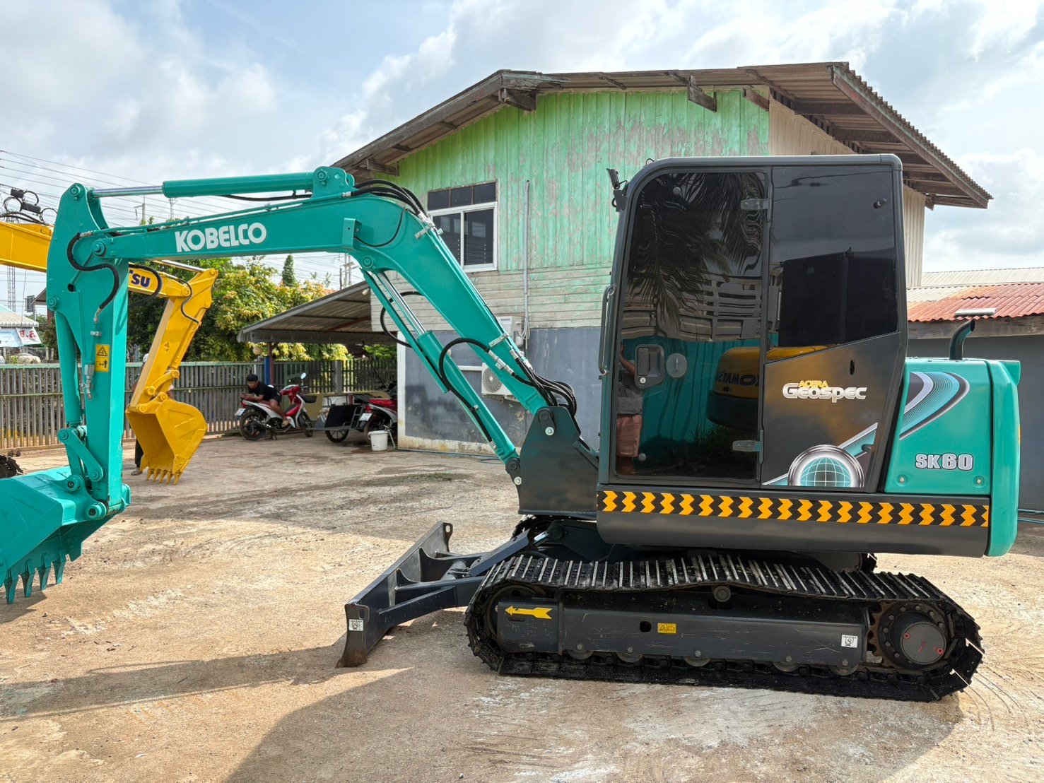 KOBELCO SK60-10 ถูกๆ ส่งฟรี KOBELCO SK60-10 ถูกๆ ส่งฟรี
