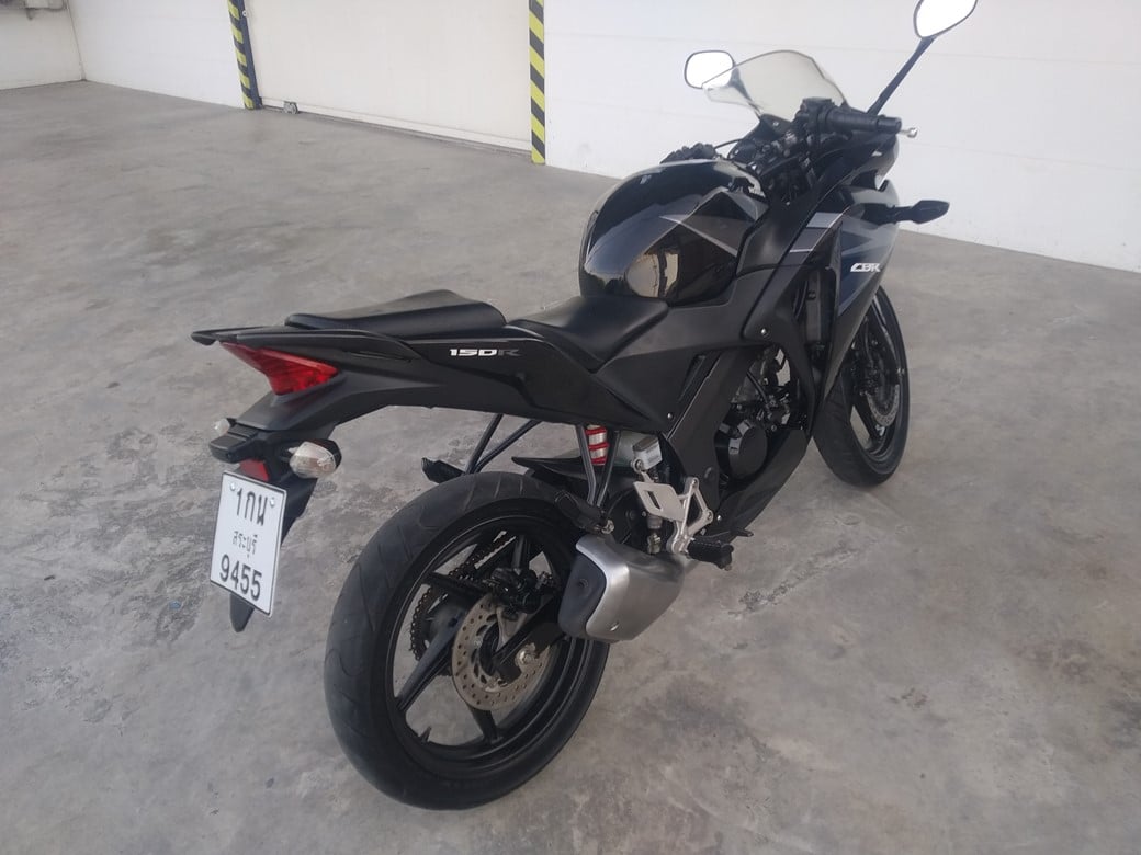 ลดราคา CBR 150R สีดำครับ ลดราคา CBR 150R สีดำครับ