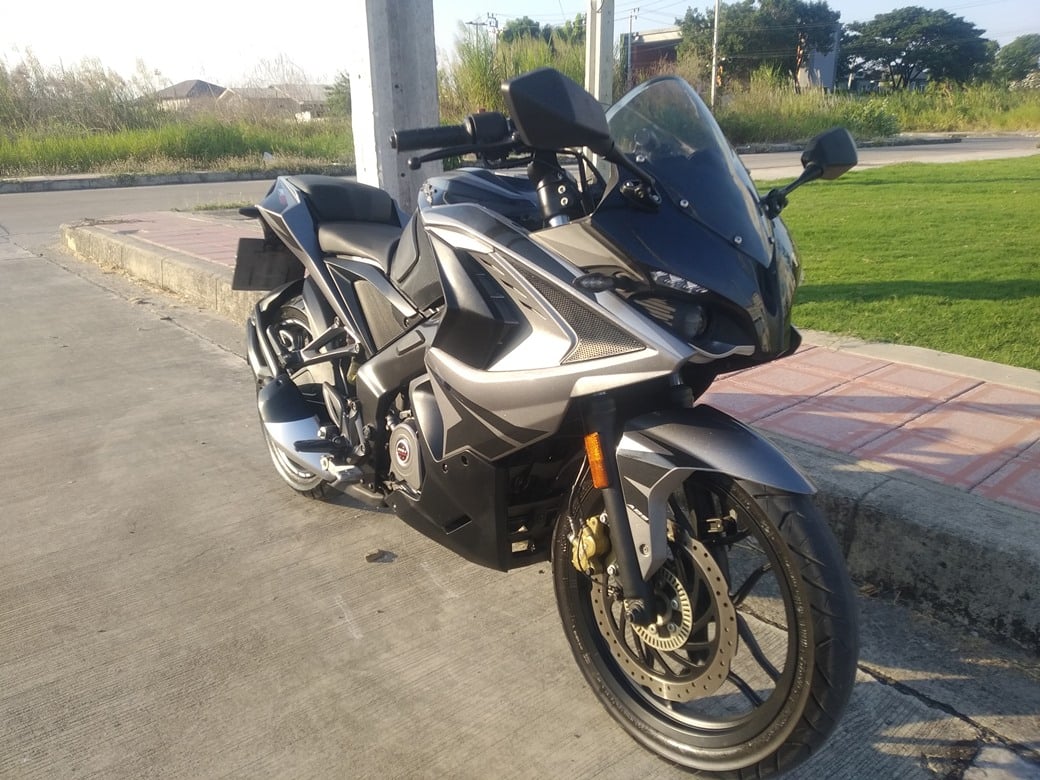 ลดราคา Bajaj Pulsar RS 200 สีดำครับ
