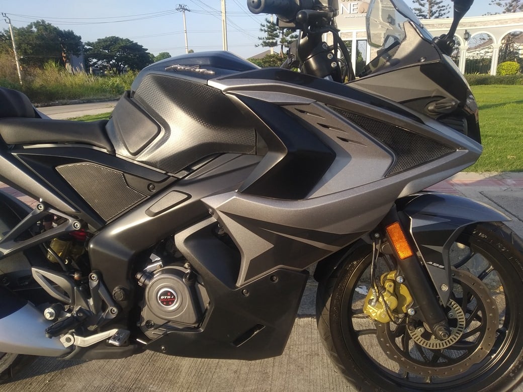 ลดราคา Bajaj Pulsar RS 200 สีดำครับ