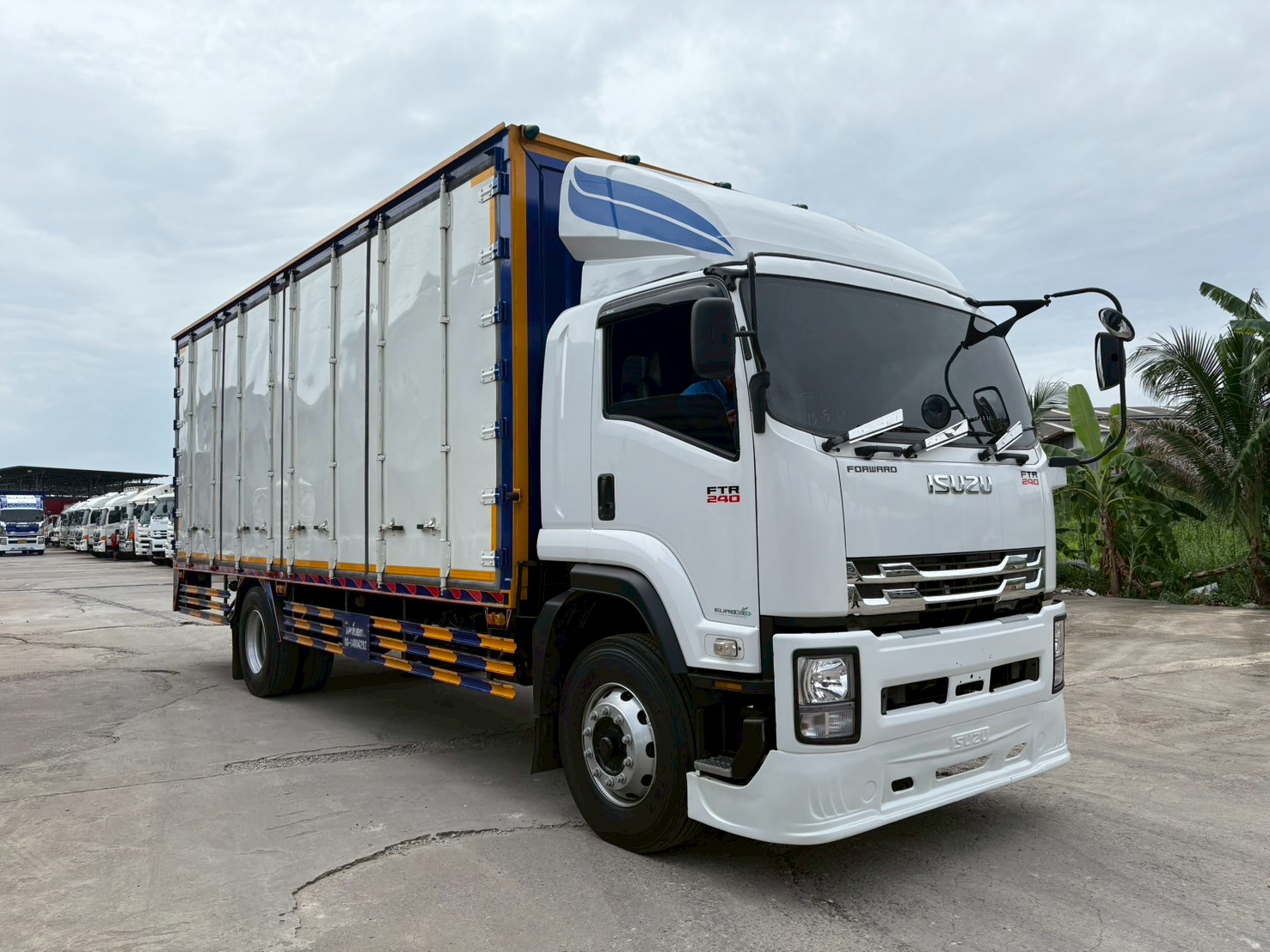 ISUZU FTR 240 ปี 65 ตู้ 10 บาน รถสวยพร้อมใช้งาน