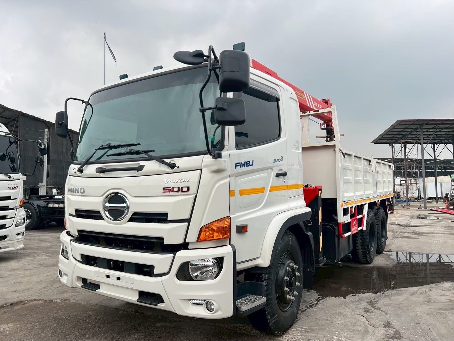 Hino victor 10 ล้อ 2 เพลา ติดตั้งเครน