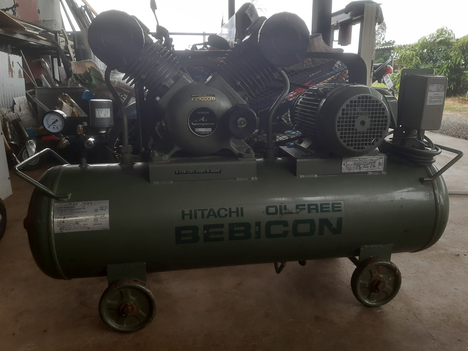 ปั๊มลมออยฟรี hitachi (งานช่าง)