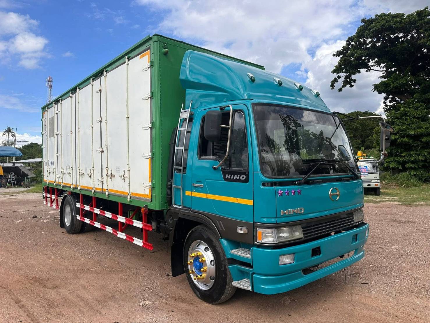 ราคา439000บาท HINO6ล้อFF3H รถห้างปี44 195แรงม้าตู้10บาน ยาว7.58เมตรกว้าง 2.28เมตร สูงใน2.40เมตร แอร์