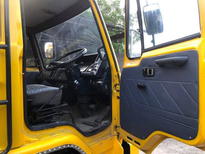 ขายรถบรรทุก 6 ล้อดั้ม isuzuFSR. เครื่อง 6BD1 165แรง คัสซีสวยเครื่องดี  กระบะยาว 3.60  กว้าง 2.30  ยาง 9.00เบสธรรมดาเอกสารทะเบียนพร้อม