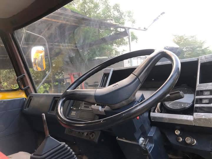 ขายรถบรรทุก 6 ล้อดั้ม isuzuFSR. เครื่อง 6BD1 165แรง คัสซีสวยเครื่องดี  กระบะยาว 3.60  กว้าง 2.30  ยาง 9.00เบสธรรมดาเอกสารทะเบียนพร้อม