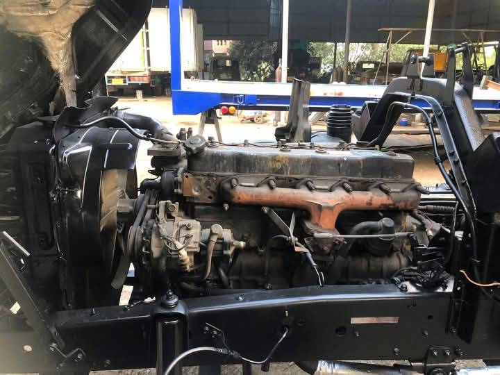 ขายรถบรรทุก 6 ล้อดั้ม isuzuFSR. เครื่อง 6BD1 165แรง คัสซีสวยเครื่องดี  กระบะยาว 3.60  กว้าง 2.30  ยาง 9.00เบสธรรมดาเอกสารทะเบียนพร้อม