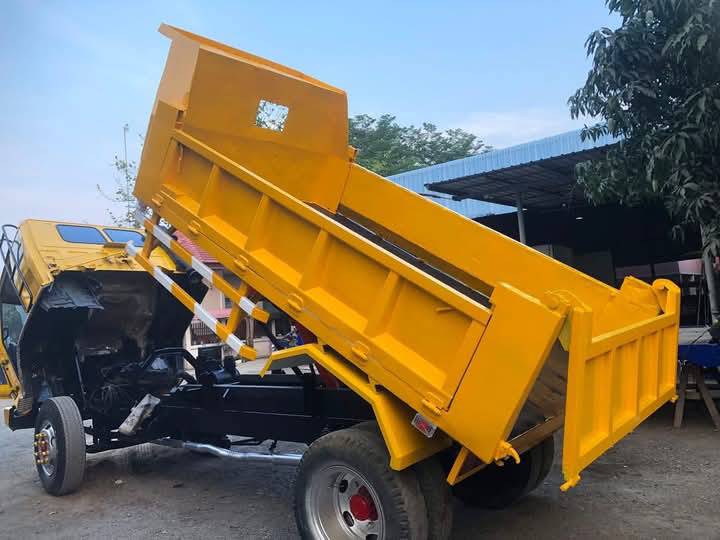 ขายรถบรรทุก 6 ล้อดั้ม isuzuFSR. เครื่อง 6BD1 165แรง คัสซีสวยเครื่องดี  กระบะยาว 3.60  กว้าง 2.30  ยาง 9.00เบสธรรมดาเอกสารทะเบียนพร้อม