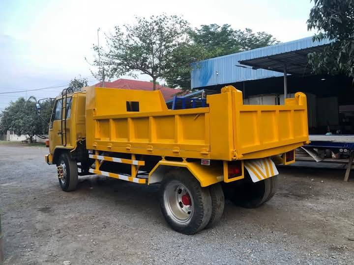 ขายรถบรรทุก 6 ล้อดั้ม isuzuFSR. เครื่อง 6BD1 165แรง คัสซีสวยเครื่องดี  กระบะยาว 3.60  กว้าง 2.30  ยาง 9.00เบสธรรมดาเอกสารทะเบียนพร้อม