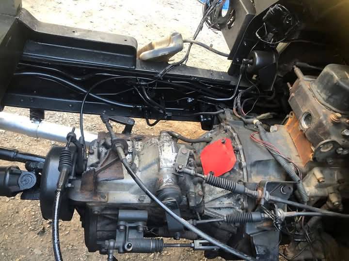 ขายรถบรรทุก 6 ล้อดั้ม isuzuFSR. เครื่อง 6BD1 165แรง คัสซีสวยเครื่องดี  กระบะยาว 3.60  กว้าง 2.30  ยาง 9.00เบสธรรมดาเอกสารทะเบียนพร้อม
