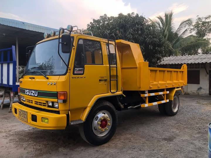 ขายรถบรรทุก 6 ล้อดั้ม isuzuFSR. เครื่อง 6BD1 165แรง คัสซีสวยเครื่องดี  กระบะยาว 3.60  กว้าง 2.30  ยาง 9.00เบสธรรมดาเอกสารทะเบียนพร้อม