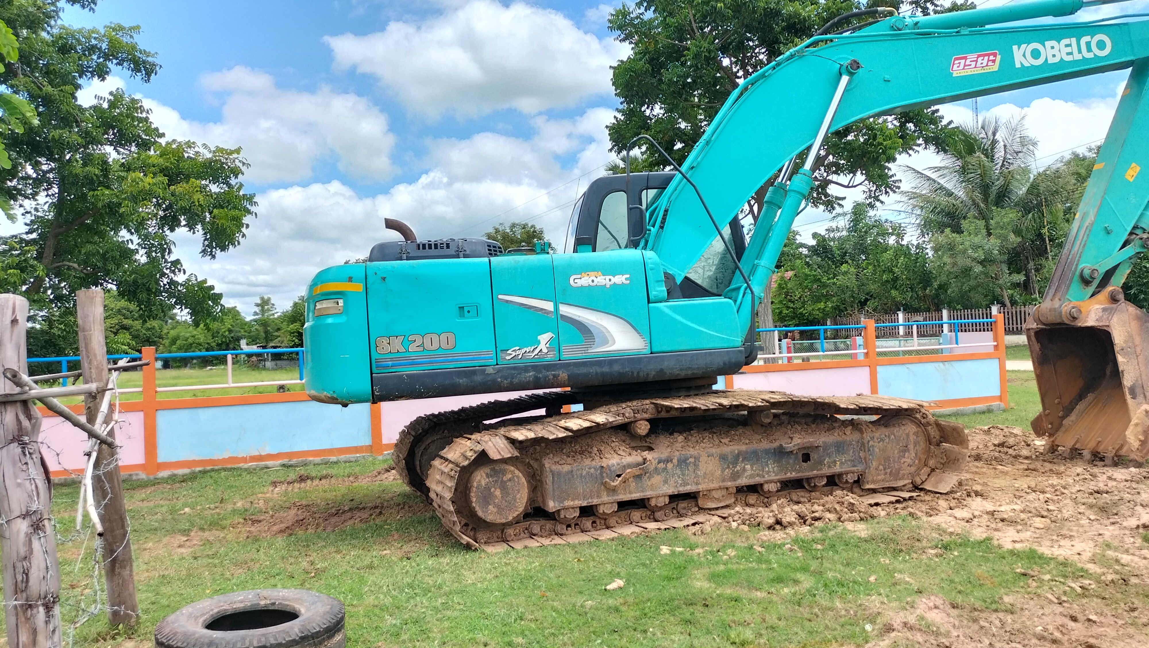 Vายราคา1,230,000บาท KOBELCO SK200 รุ่น8 YN12 เครื่องดี เอวแน่น รถสภาพสวยพร้อมใช้งาน ติดต่อสอบถาม 08 Vายราคา1,230,000บาท KOBELCO SK200 รุ่น8 YN12 เครื่องดี เอวแน่น รถสภาพสวยพร้อมใช้งาน ติดต่อสอบถาม 08